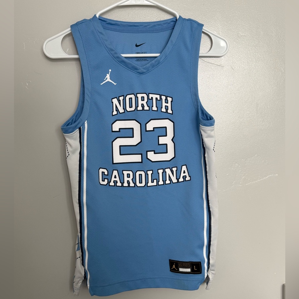 Nike Michael Jordan College North Carolina Basketball Jersey. Kids size L.